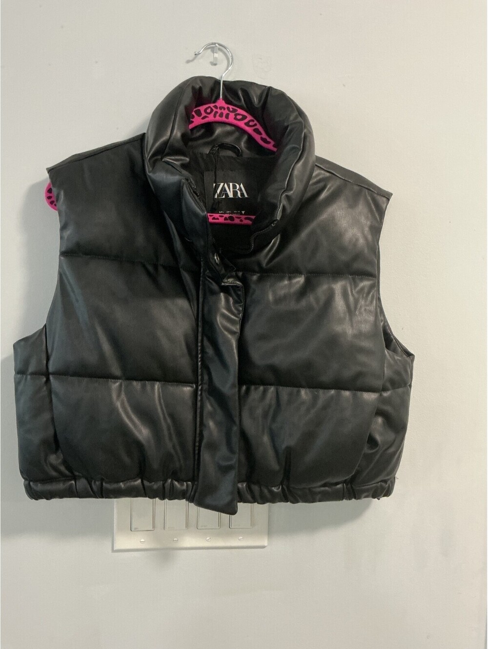 Zara Size Large Black Faux Leather Puffer Cropped Vest #274